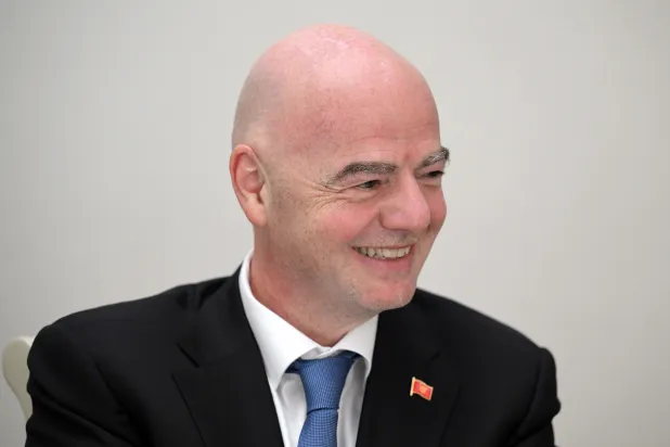 إنفانتينو يحث قرغيزستان على بناء ملعب