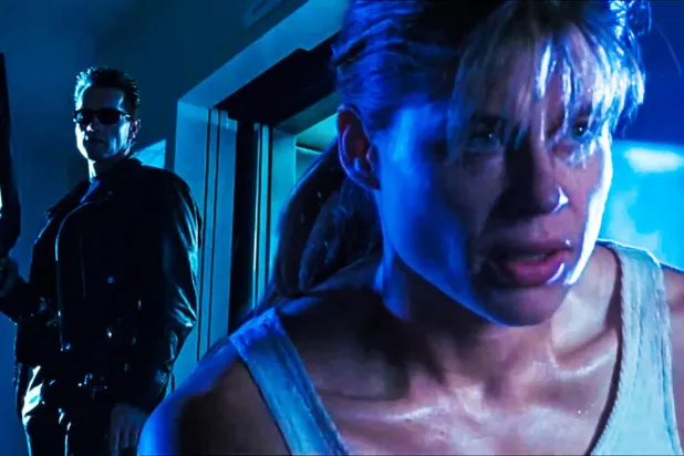 66 yaşındaki Hamilton ve 75 yaşındaki Schwarzenegger, ilk filmden 7 yıl sonra Terminatör 2 için yeniden bir araya gelmişti (Screenrant)