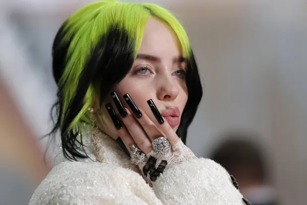 Billie Eilish vücuduyla ilgili yorumların onu hâlâ üzdüğünü söyledi