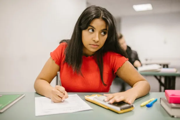 Öğrencilerin sınavlarda kopya çekmek için ChatGPT sohbetine güvenmeleri konusunda Lübnan'daki öğretmenlerin şikayetleri artıyor / Fotoğraf: Pixels