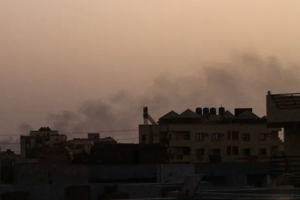  Ordu ile Hızlı Destek Kuvvetleri arasındaki çatışma yoğunlaşırken Hartum semalarında dumanlar yükseliyor (AFP)