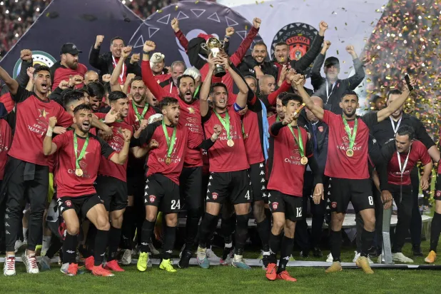 فرحة لاعبي اتحاد العاصمة الجزائر بالتتويج أمس السبت (تويتر)