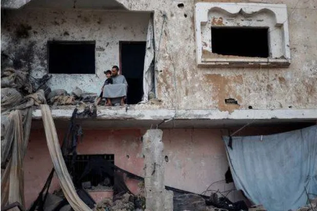غزہ میں اسرائیلی حملوں سے تباہ ہونے والا ایک مکان (رائٹرز) 
