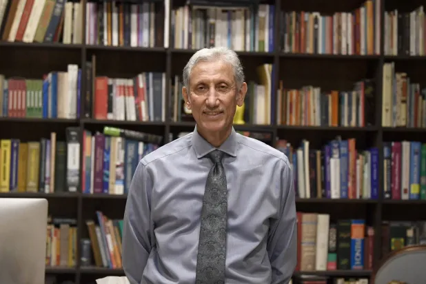 الكاتب طالب الرفاعي رئيس مجلس أمناء الجائزة