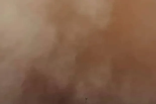 عاصفة ترابية ضربت مصر أخيراً (الشرق الأوسط)