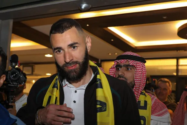 كريم بنزيمة حظي باستقبال تاريخي أمس في جدة (نادي الاتحاد )