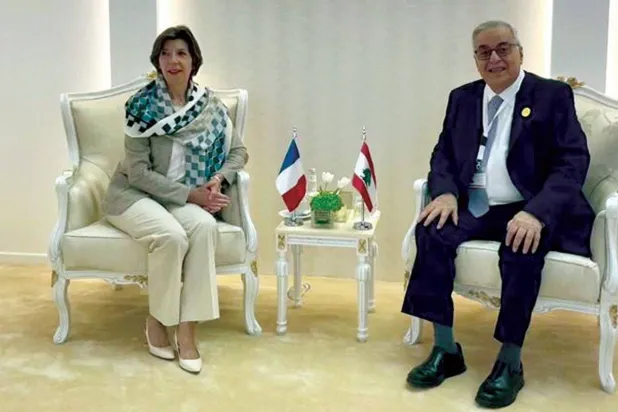 فرانس کی وزیر خارجہ کیتھرین کولونا لبنانی نمائندے کے ساتھ