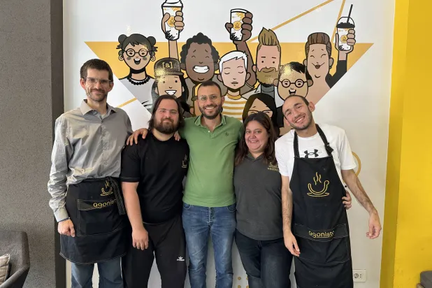 لمس وسيم الحاج حاجة ذوي الاحتياجات الخاصة إلى دخول سوق العمل فأسس مقهى «أغونيستا» (الشرق الأوسط)