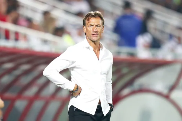 رينارد قال إن بنزيمة سيشعر بالرضا خلال وجوده في جدة لقربها من مكة ولأنه مسلم (رويترز)