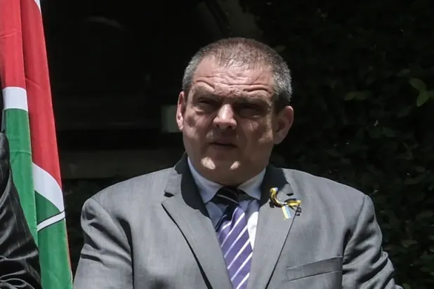 السفير الروماني في كينيا دراغوس تيغاو (تويتر)