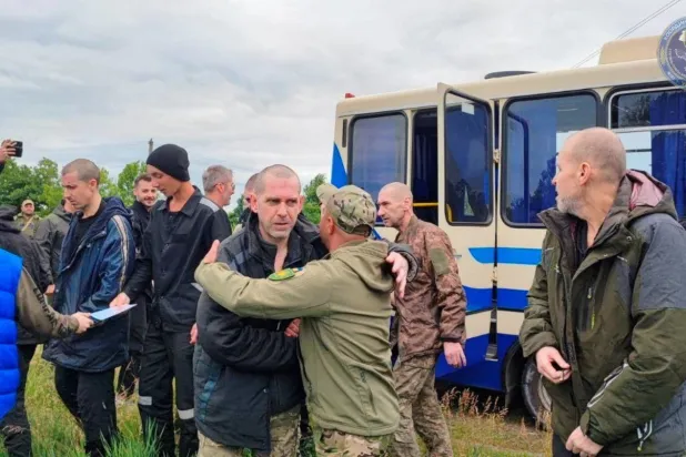 Rusya ile esir takası anlaşmasının ardından Ukraynalı esirler serbest kaldı (Reuters)