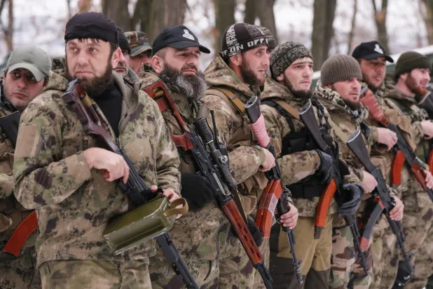 Bir Çeçen taburu Ukrayna’nın doğusundaki Donetsk bölgesinde bir eğitim sırasında (Reuters-Arşiv)