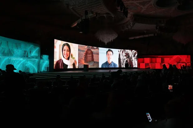 چین در ریاض پا جای پای آمریکا گذاشت و ابتکار عمل را به دست گرفت