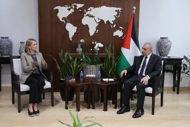 رئيس الوزراء محمد أشتية استقبل مؤخراً المبعوثة النرويجية الخاصة للسلام هيلدا هارالدستاد (وفا)