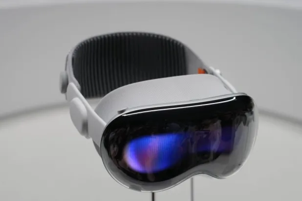 نظارات «فيجن برو» من «آبل»...  في أوّل اختبار