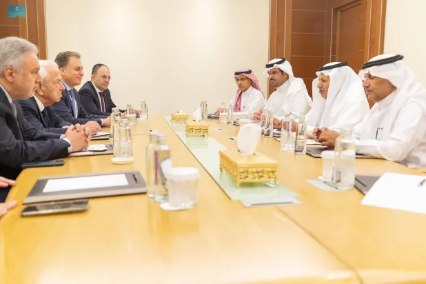 سعودی چیمبرز یونین کے صدر کی اپنے شامی ہم منصب اور ان کے ساتھ آنے والے دو وفود کے ساتھ ملاقات کا منظر (SPA)