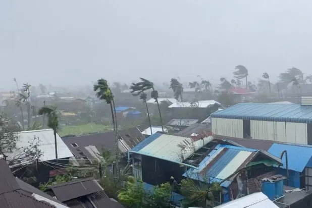 رياح قوية وهطول أمطار غزيرة مع اقتراب إعصار «موكا» في سيتوي- راخين- ميانمار 14 مايو 2023