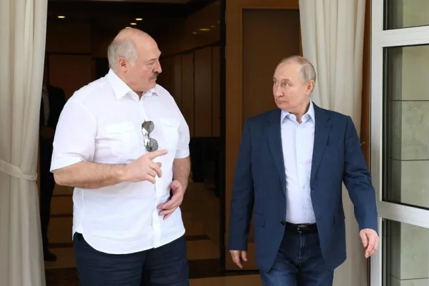 Lukaşenko: Rus taktik nükleer silahlarını almaya başladık