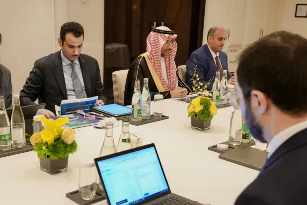 سعودی وزیر صنعت و معدنی وسائل فرانسیسی کمپنیوں کے متعدد عہدیداروں سے دو طرفہ ملاقاتوں کے دوران (SPA)