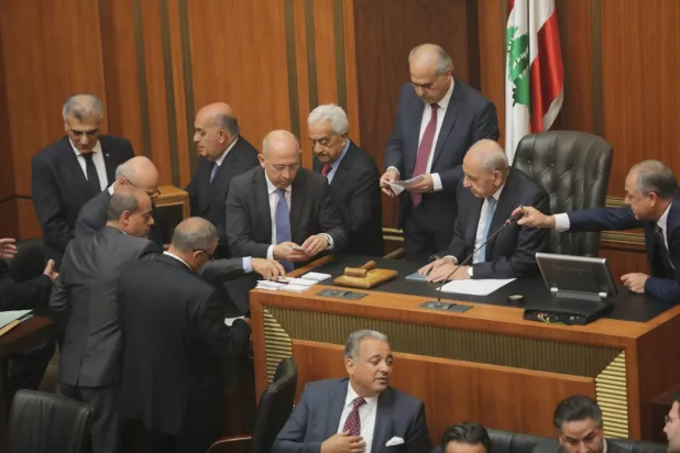 Oturumda milletvekilleri oy kullandıktan sonra sayımda geçildi. (DPA)