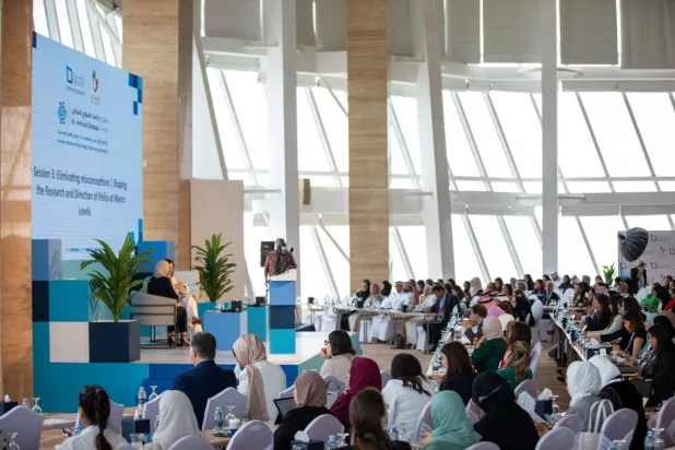 جانب من ملتقى «دور المرأة في صنع السياسات» الذي اختتم في البحرين