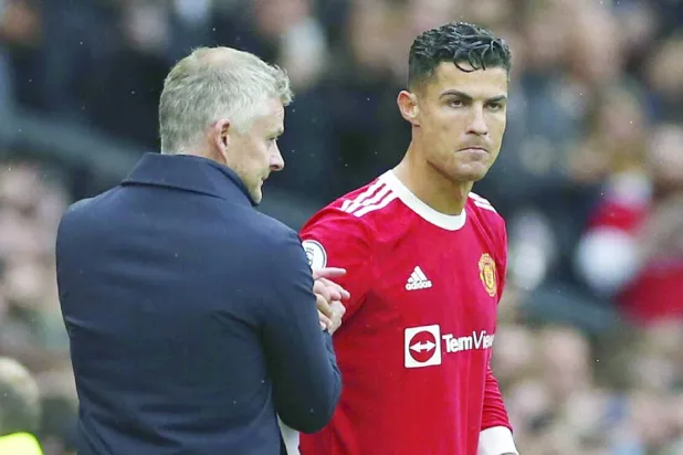 
العلاقة بين سولسكاير المدرب ورونالدو اللاعب فشلت من جميع الجوانب (رويترز)