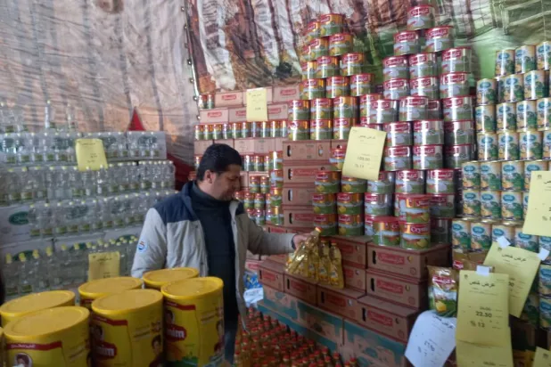 منافذ بيع السلع الغذائية تنتشر في المحافظات المصرية  (الشرق الأوسط)