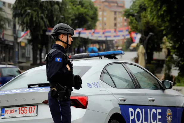 تظاهر مئات الصرب اليوم في ميتروفيتسا (رويترز)