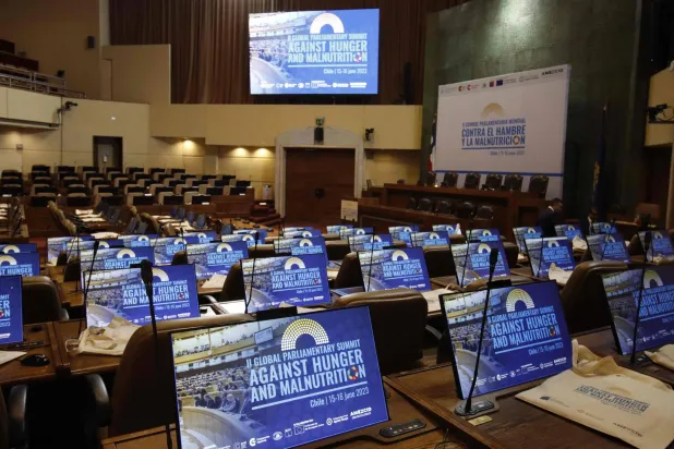 القمة البرلمانية العالمية الثانية لمكافحة الجوع وسوء التغذية جمعت لمدة يومين في البرلمان التشيلي 150 مسؤولاً منتخباً (أ.ف.ب)