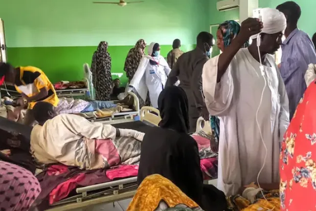 الأوضاع بالسودان تسببت في دمار نظامها الصحي (أ.ف.ب)