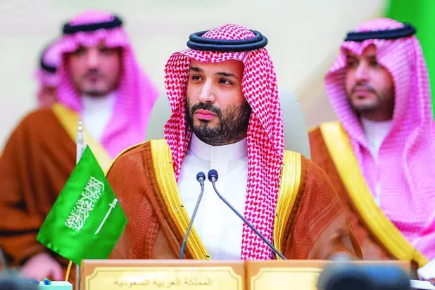 الأمير محمد بن سلمان ولي العهد السعودي عرَّاب «الرؤية السعودية 2030» يقف ويتابع ويدعم ترشح الرياض لاستضافة «إكسبو 2030» (الشرق الأوسط)