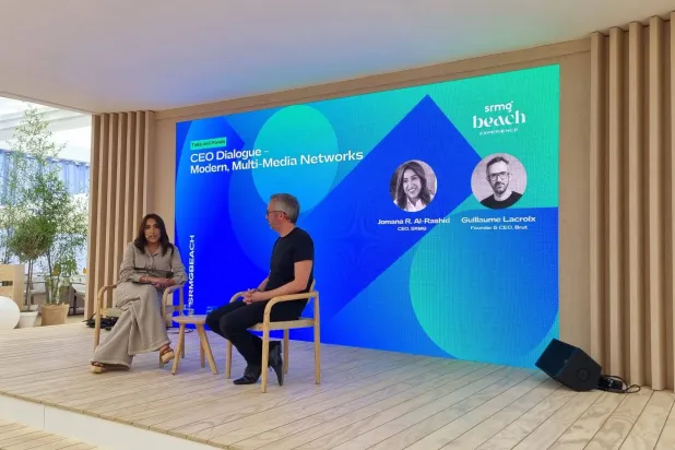 جانب من جلسة حوارية أدارتها الراشد مع لاكروا (الشرق الأوسط)