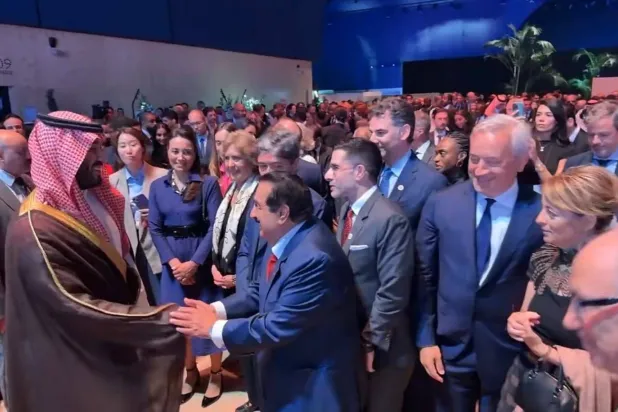 الأمير محمد بن سلمان ولي العهد السعودي مع الحضور في حفل استقبال الرياض 2030 للترشيح لمعرض إكسبو 2030.