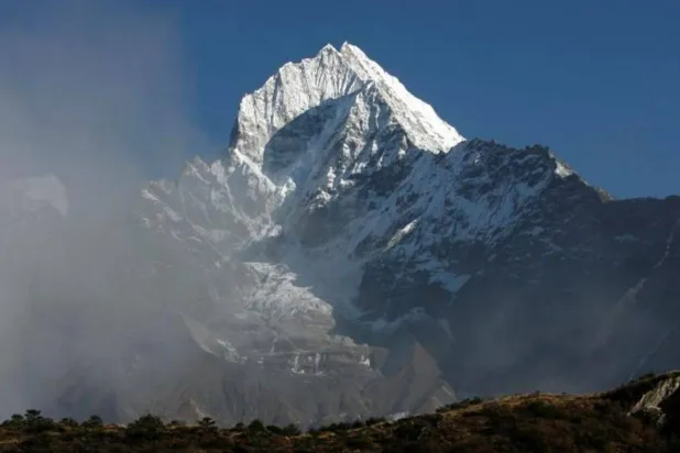 منظر عام لأحد جبال الهيمالايا في نيبال (أرشيف - رويترز)
