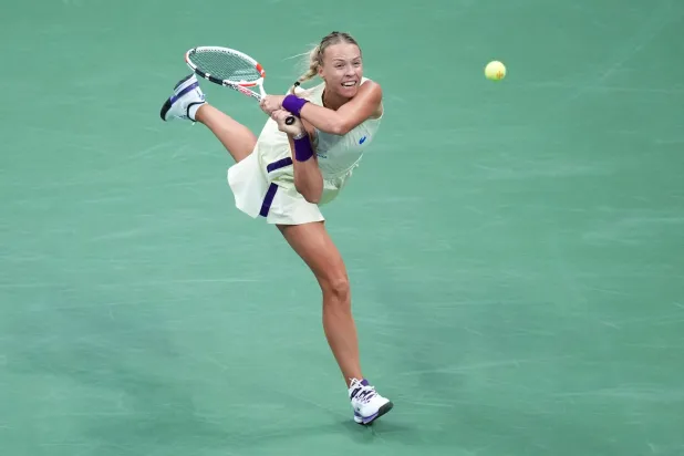 النجمة الإستونية قالت إنه بعد استشارات للطبيب أُبلغت بأنها تعاني من مشكلة أسفل الظهر (رويترز)