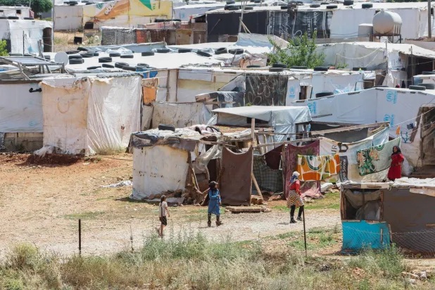 مخيم للنازحين السوريين في مرجعيون بجنوب لبنان... مسألة النازحين السوريين أحد الموضوعات المطروحة أمام اجتماعات آستانة (رويترز)