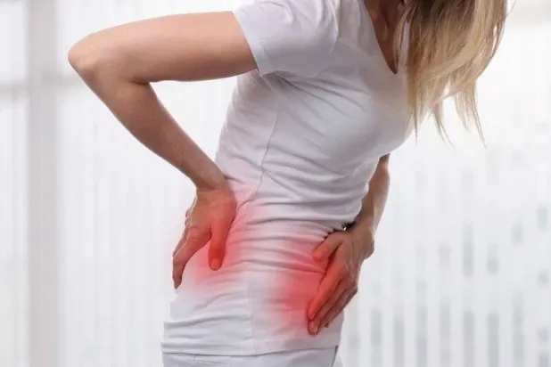 آلام أسفل الظهر من بين الأعراض الأكثر شهرة لحصوات الكلى (بابلك دومين)