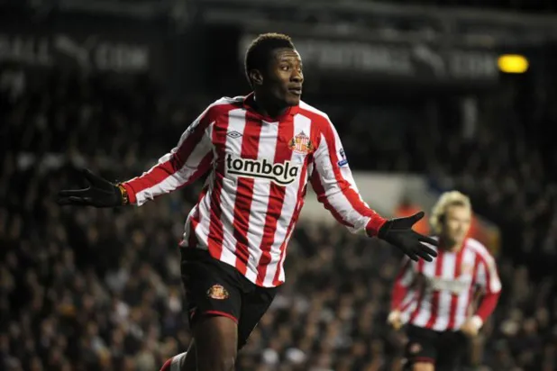 الأسطورة جيان بعد مسيرة استمرت 20 عاما سيعلق قميصه وحذاءيه (رويترز)