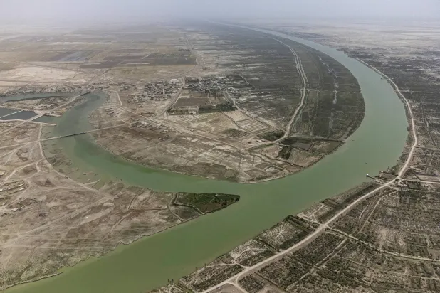 صورة جوية تظهر التقاء نهري دجلة والفرات في البصرة (أ.ف.ب)