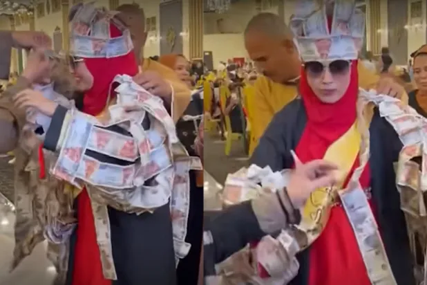 الطالبة خلال حفل تخرجها ترتدي «روب الفلوس»