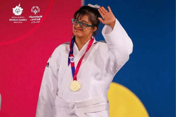 سارة الوذيناني خطفت الميدالية الذهبية لرياضة الجودو (الأولمبية السعودية)