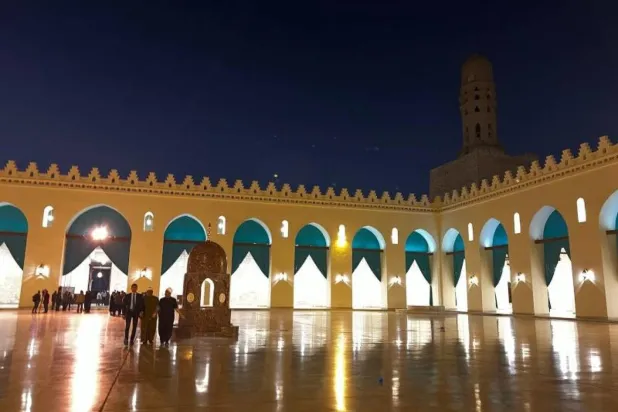 Restorasyon çalışmaları tamamlanan Kahire'deki Hakim Biemrillah Camii. (Şarku’l Avsat)