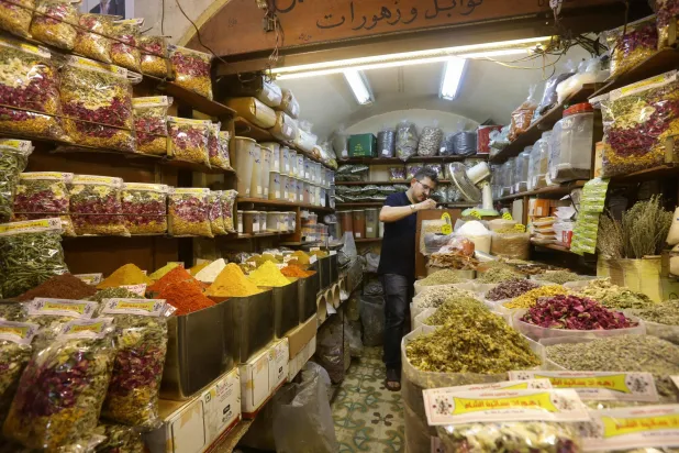 سوق الحميدية بالعاصمة السورية دمشق يوم 18 يونيو الحالي (أ.ف.ب)