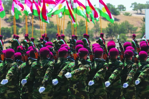 Geçtiğimiz günlerde Erbil'de yapılan bir grup peşmergenin mezuniyet töreninden bir kare (AFP)