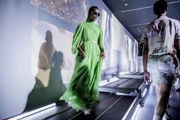 حضور صد طراح لباس سعودی در پاریس با چاشنی عکس و دیدار و دانش اندوزی (کمیسیون مد سعودی)