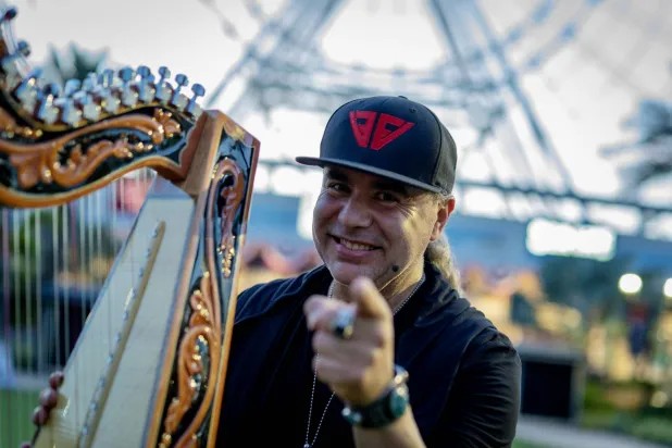 فيكتور إسبينولا (الشرق الأوسط)