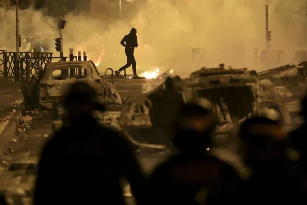 İçişleri Bakanlığı, protestolara karşı toplamda 45 bin polis ve jandarmanın görevlendirildiğini bildirdi (AP)