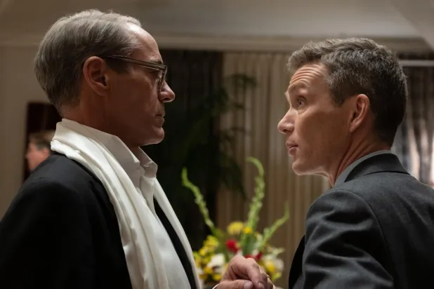 21 Temmuz'da gösterime girecek film, Kai Bird ve Martin J. Sherwin'in Amerikalı Prometheus adlı 721 sayfalık, Pulitzer ödüllü kitabından esinlenmişti (Universal)