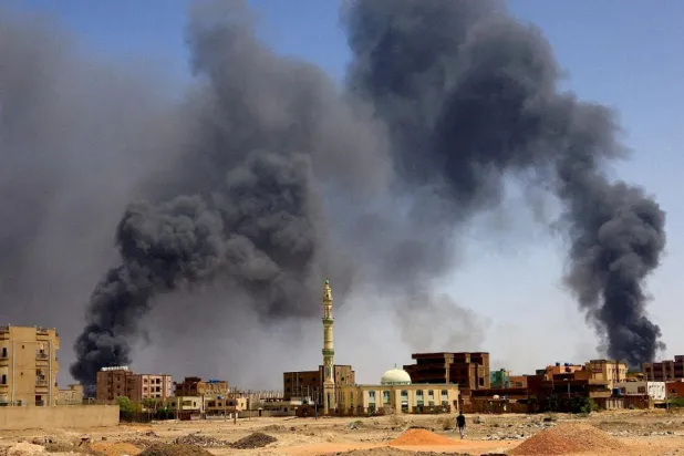 Sudan ordusu ile "hızlı destek" güçleri arasında silahlı çatışmaların patlak vermesinden bu yana 2 bin 800'den fazla kişi öldü ve yaklaşık üç milyon kişi de yerinden edildi / Fotoğraf: Reuters