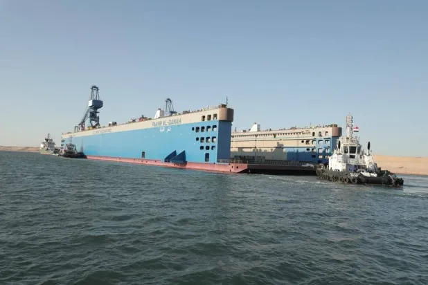 وصول «الحوض العائم» الجديد لترسانة بورسعيد البحرية (هيئة قناة السويس)